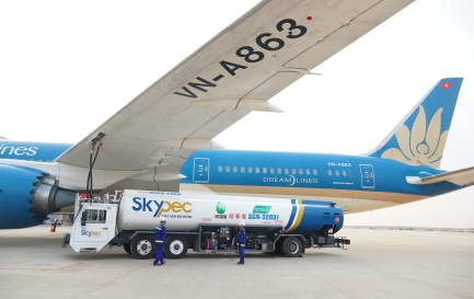 SKYPEC THỰC HIỆN TRA NẠP THÀNH CÔNG CHO CHUYẾN BAY ĐẦU TIÊN CỦA VIETNAM AIRLINES ĐẾN SÂN BAY QUỐC TẾ LONG THÀNH